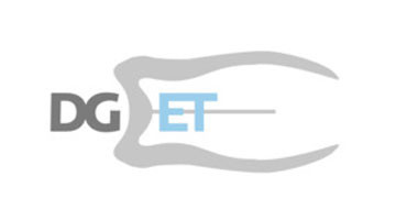 Logo mit den Buchstaben "DG" und "ET" in Grau und Blau, umgeben von einer stilisierten Zahnform in Grautönen.