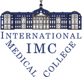 Logo des International Medical College mit stilisiertem Gebäude und Schriftzug "International IMC Medical College" in einem Winkel angeordnet.